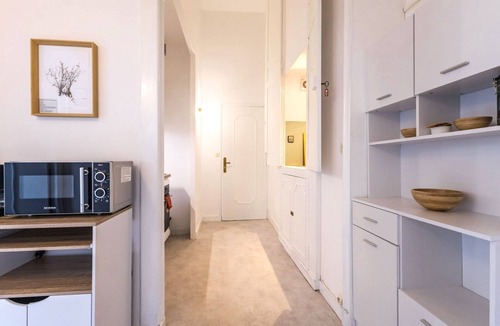 Saint-Etienne-de-Montluc Cottage | Charming Gîte in Castle - Wifi & Parking Included