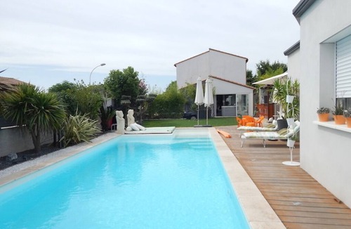 Villeneuve-les-Maguelone House | Charming villa with pool near the beach