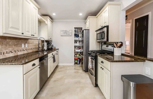 Milford House | Charming 4 Bedroom Close to Downtown
