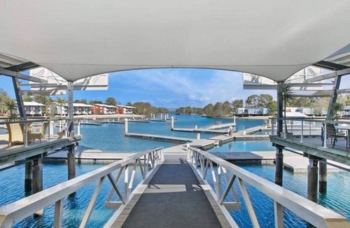 Gold Coast Cabin | Charming Island Escape Gold Coast