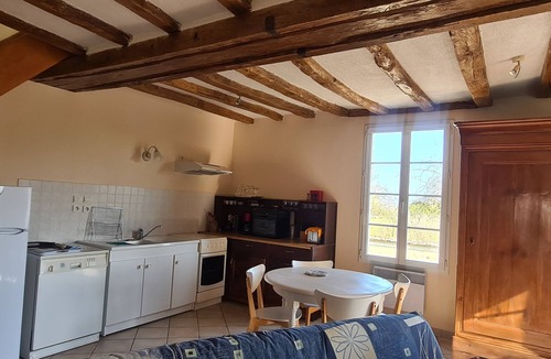 Saint-Cyr-en-Bourg House | Charming independent tufa house