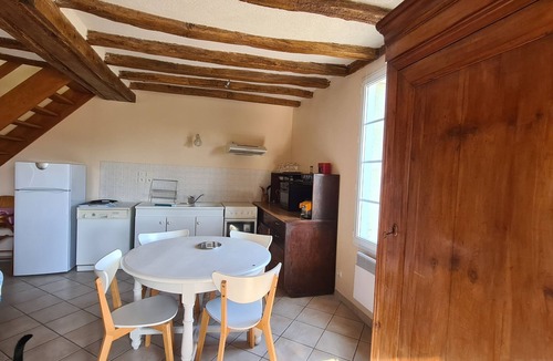 Saint-Cyr-en-Bourg House | Charming independent tufa house