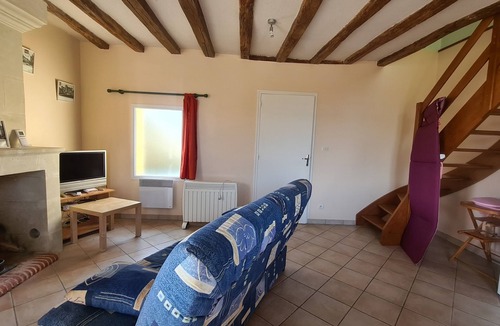 Saint-Cyr-en-Bourg House | Charming independent tufa house