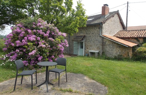 Maisonnais-sur-Tardoire Cottage | Charming stone cottage in peaceful location with pool