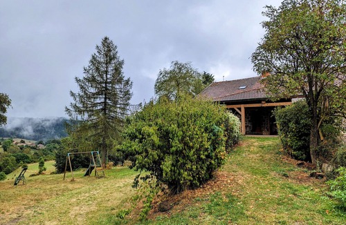 Saint-Didier-sur-Doulon Cottage | Charming Cottage near La Chaise-Dieu: Tranquil Retreat, Spacious Grounds, and Cozy Interiors