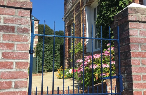 Saint-Martin-aux-Buneaux House | Charming little house 300m from Petites Dalles beach.