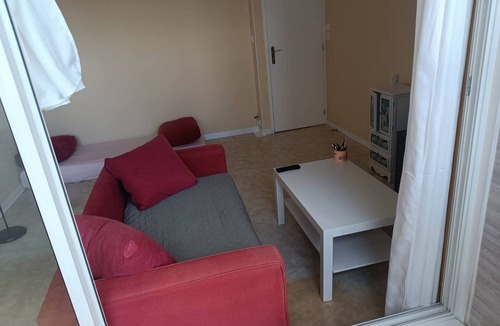Saint-Pierre-des-Corps Apartment | Charming 3-Bedroom Apartment in Saint-Pierre-des-Corps