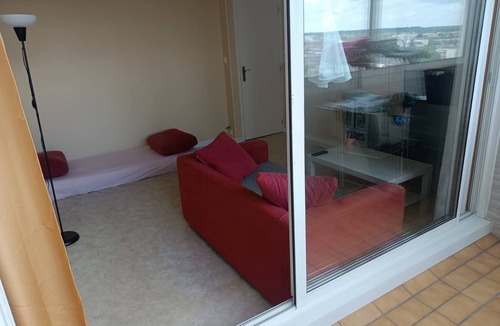 Saint-Pierre-des-Corps Apartment | Charming 3-Bedroom Apartment in Saint-Pierre-des-Corps
