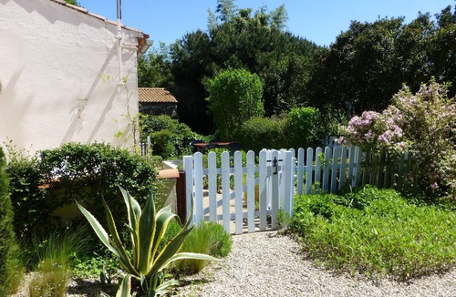 Saint-Vincent-sur-Graon Cottage | Charming Traditional Vendeen Cottage sleeping 4 in the peaceful countryside