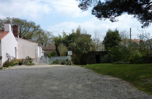 Saint-Vincent-sur-Graon Cottage | Charming Traditional Vendeen Cottage sleeping 4 in the peaceful countryside