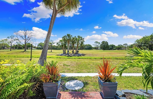 Bunker Oaks Condo | Charming 1/1 Golf Course Front condo Bunker Oaks