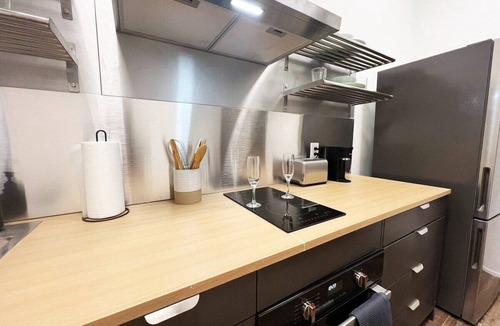 Meriden Apartment | Charming 1 BD | Metro Meriden|Pool Access|GYM