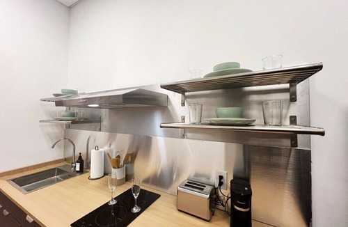 Meriden Apartment | Charming 1 BD | Metro Meriden|Pool Access|GYM