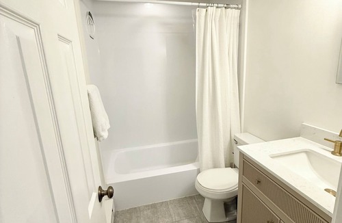 Thompson Square - Bunker Hill Condo | Charming 1 Bed/1 Bath-Charlestown, MA