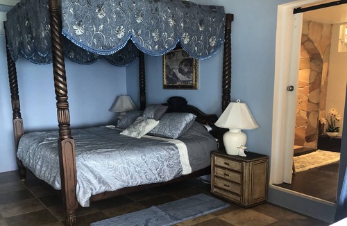 Tours Apartment | Charming 1-Bed Apartment in Sint Maarten