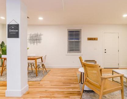 Corn Hill House | Charming 1-Bed Apt WiFi, Fully Equipped Kitchen