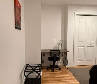 Corn Hill House | Charming 1-Bed Apt WiFi, Fully Equipped Kitchen