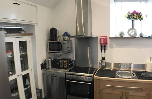 Cauldon Low House | Charming 1 Bed Barn Polar Bears Chatsworth