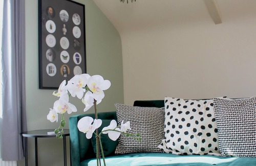 Caerleon Apartment | Charming 1-bed Loft in Caerleon