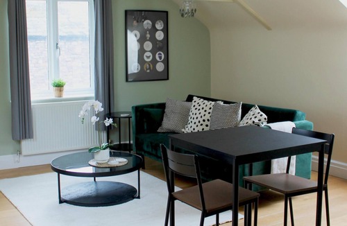 Caerleon Apartment | Charming 1-bed Loft in Caerleon