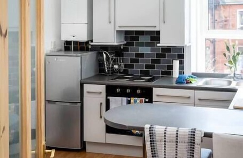 Glasgow Apartment | Charming 1-bed Southside Flat in Great Location