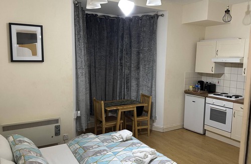 East Walworth Apartment | Charming 1-Bed Studio in London