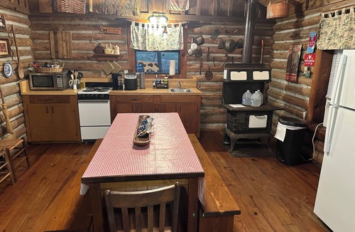 Minden Cabin | Charming 1-bedroom cabin over looking a pond & located on a cattle ranch