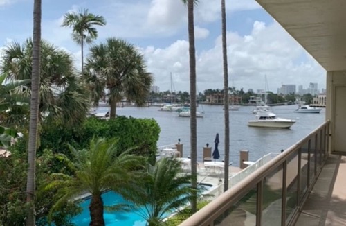 Central Beach Condo | Charming 1-bedroom condo with WiFi, AC in fantastic Fort Lauderdale