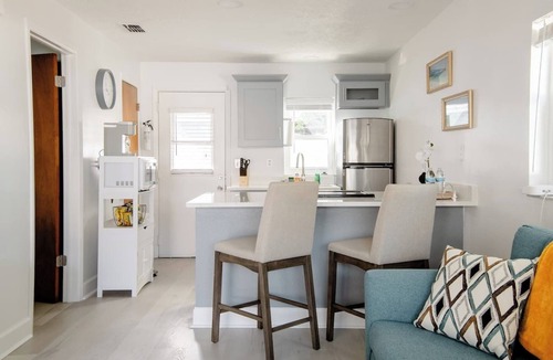 New Port Richey Apartment | Charming 1-Bedroom Oasis in the Heart of Downtown