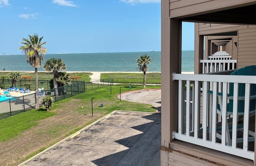 North Beach Condo | Charming 1-bedroom condo in delightful Corpus Christi with AC