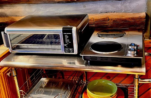 Stokes Cabin | Charming 1-bedroom cabin in amazing Pilot Mountain with Lake access