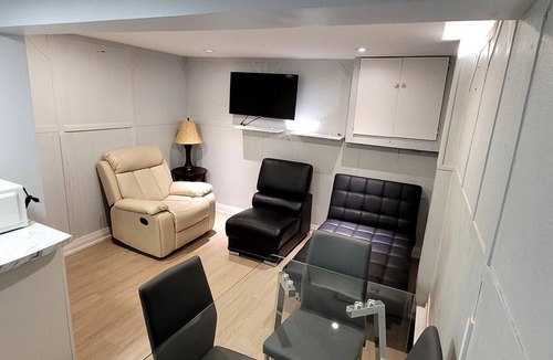 Cabbagetown House | Charming 1-bedroom, 1 bathroom, basement house in Brampton with WiFi