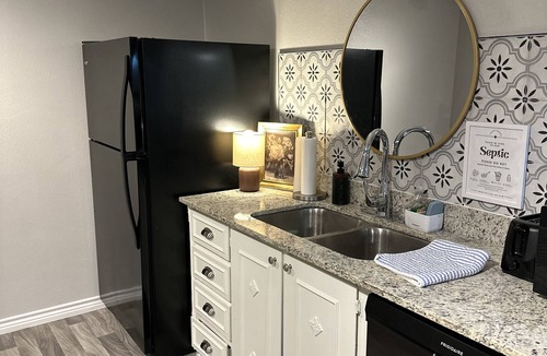 Springtown House | Charming 1 bedroom 1 bath apartment with AC and WiFi