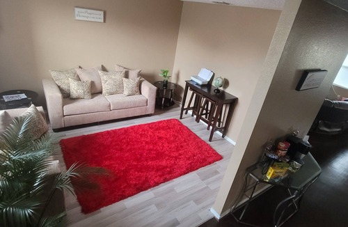 Lancaster House | Charming 1-bedroom 2 queen bed house in fabulous Lancaster with AC, WiFi
