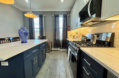 Ampere Apartment | Charming 1-bedroom apartment with WiFi, AC, Laundry & easy commute to NYC!