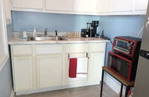 Huntington Apartment | Charming 1-bedroom apartment with WiFi, AC in fabulous Huntington