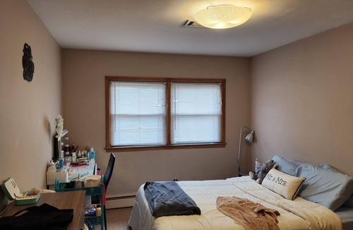 Forestview Apartment | Charming 1-bedroom apartment with AC, WiFi in phenomenal Park Ridge