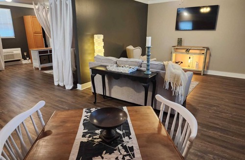 Greenwood Apartment | Charming 1-bedroom apartment with WiFi and close to the Hospital in Greenwood