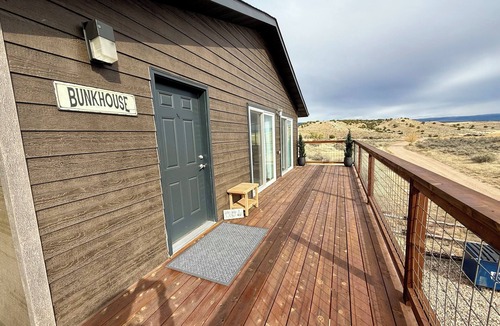 Ten Sleep Apartment | Charming 1-bedroom apartment in awesome Ten Sleep with AC