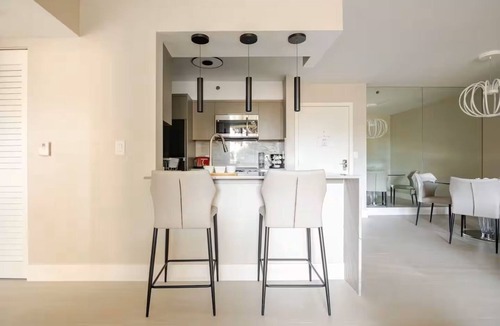Aventura Apartment | Charming 1-bedroom apartment with AC in vibrant Aventura 1205