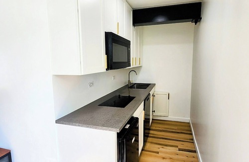 Evanston Apartment | Charming 1-bedroom apartment in enchanting Evanston with AC