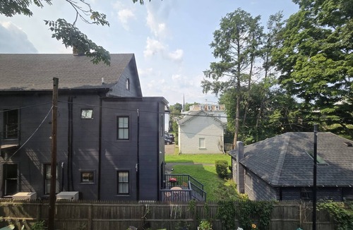 Kingston Apartment | Charming 1-bedroom apartment in lovely Kingston with AC, WiFi