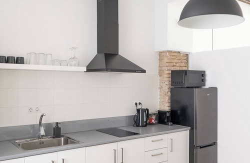 El Pilar Apartment | Charming 1-bedroom apartment in lovely València with WiFi, AC