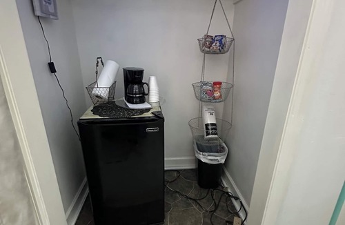 Putney Apartment | Charming 1-bedroom apartment Tranquil Pondside- 5mins from downtown