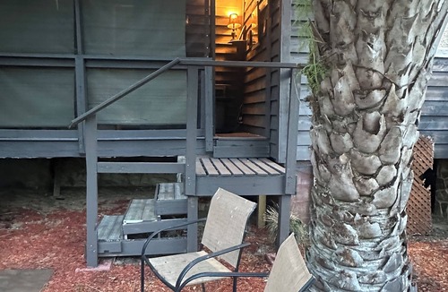 Putney Apartment | Charming 1-bedroom apartment Tranquil Pondside- 5mins from downtown