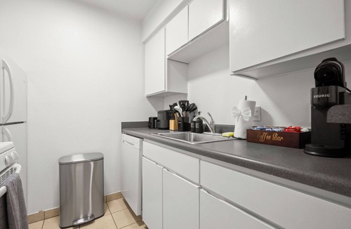 West Campus Apartment | Charming 1-bedroom apartment with AC in vibrant Austin