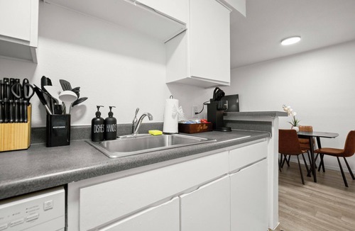 West Campus Apartment | Charming 1-bedroom apartment with AC in vibrant Austin