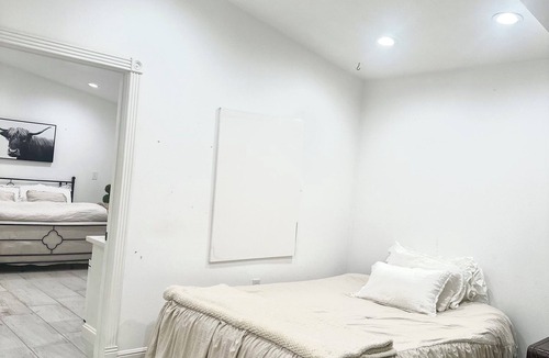Hull Apartment | Charming 1-bedroom apartment with WiFi and AC in Dayton
