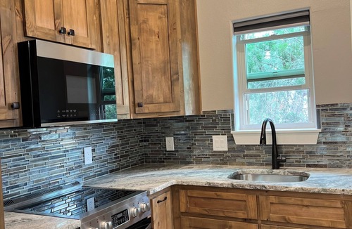 Kerrville House | Charming 1-bedroom bungalow with fire pit and rural views