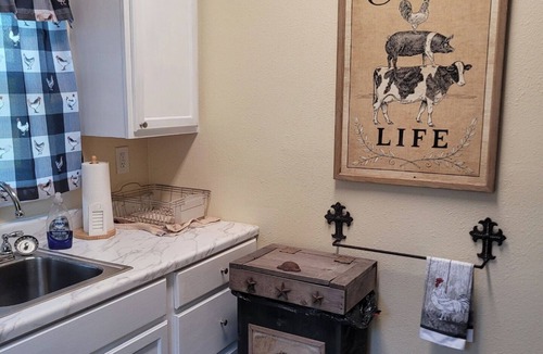 Westminster Cottage | Charming 1-bedroom cottage - Rustic Ridge